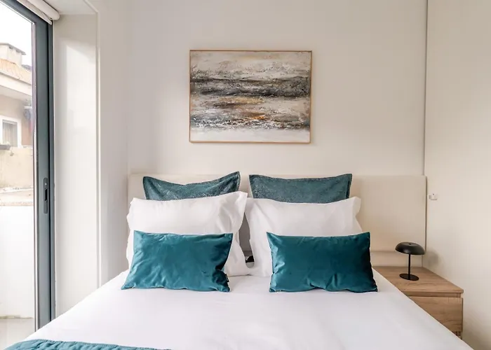 Sleek With Balcony By Hostwise דירה