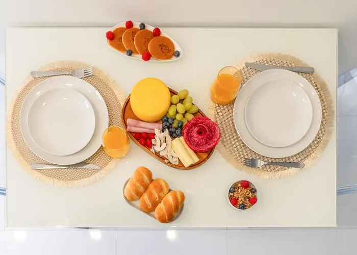 Sleek With Balcony By Hostwise * פורטו