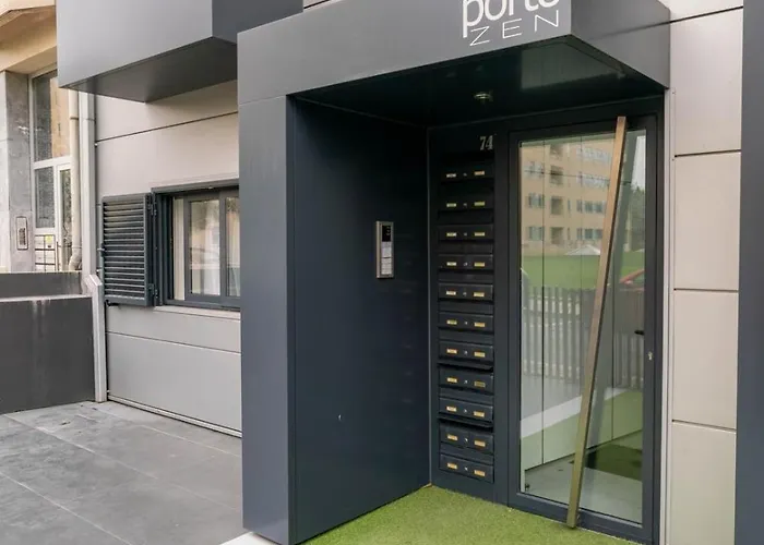 Sleek With Balcony By Hostwise דירה