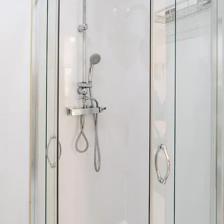 Sleek With Balcony By Hostwise *