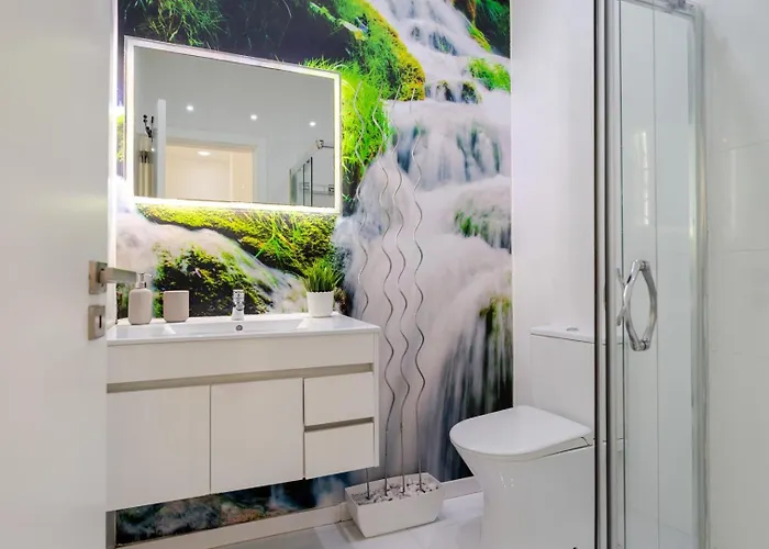 Sleek With Balcony By Hostwise Porto