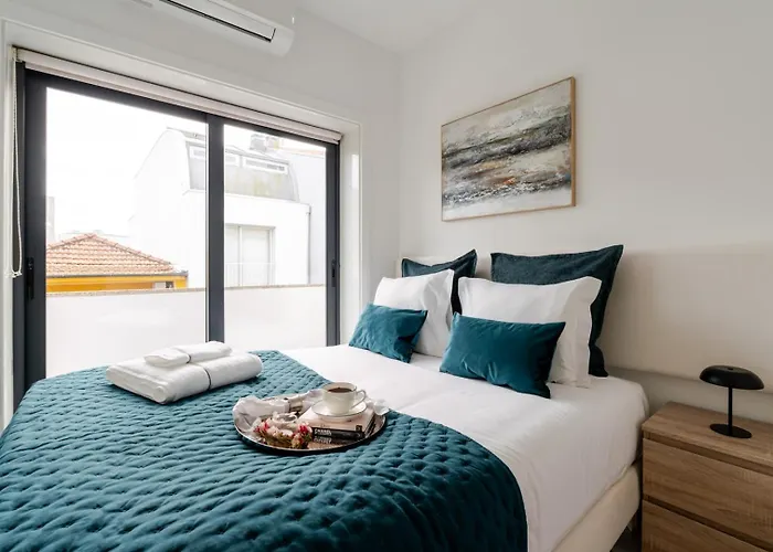 Sleek With Balcony By Hostwise *