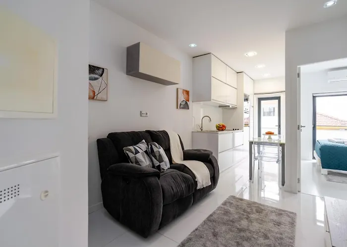 Sleek With Balcony By Hostwise Daire