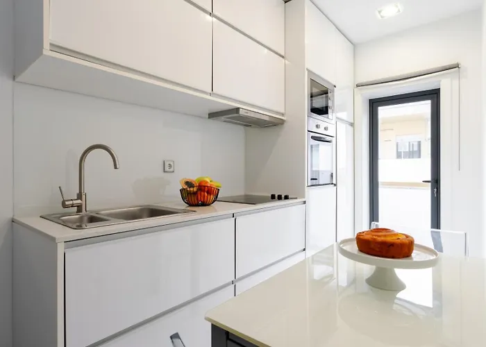 Sleek With Balcony By Hostwise Appartement *