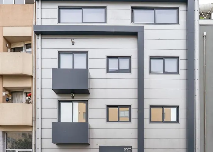 Appartement Sleek With Balcony By Hostwise *