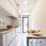 Sleek With Balcony By Hostwise * Oporto