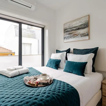 Sleek With Balcony By Hostwise *