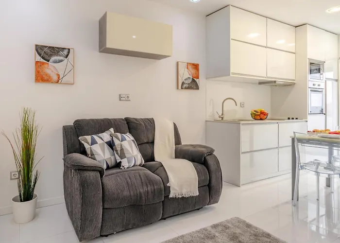 Sleek With Balcony By Hostwise Apartmán Porto