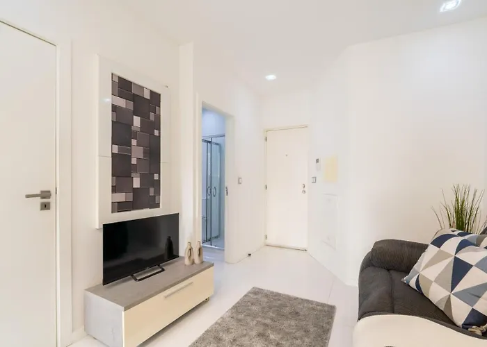 Sleek With Balcony By Hostwise * Porto