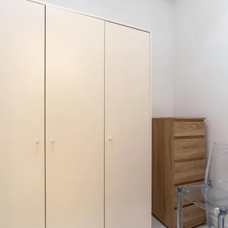 Sleek With Balcony By Hostwise Apartament Porto